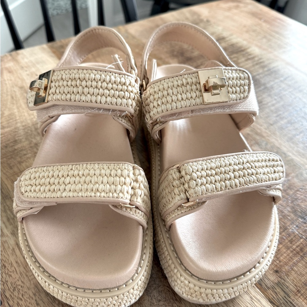 Steve Madden size 7.5 worn one time and they are the wrong size. No box